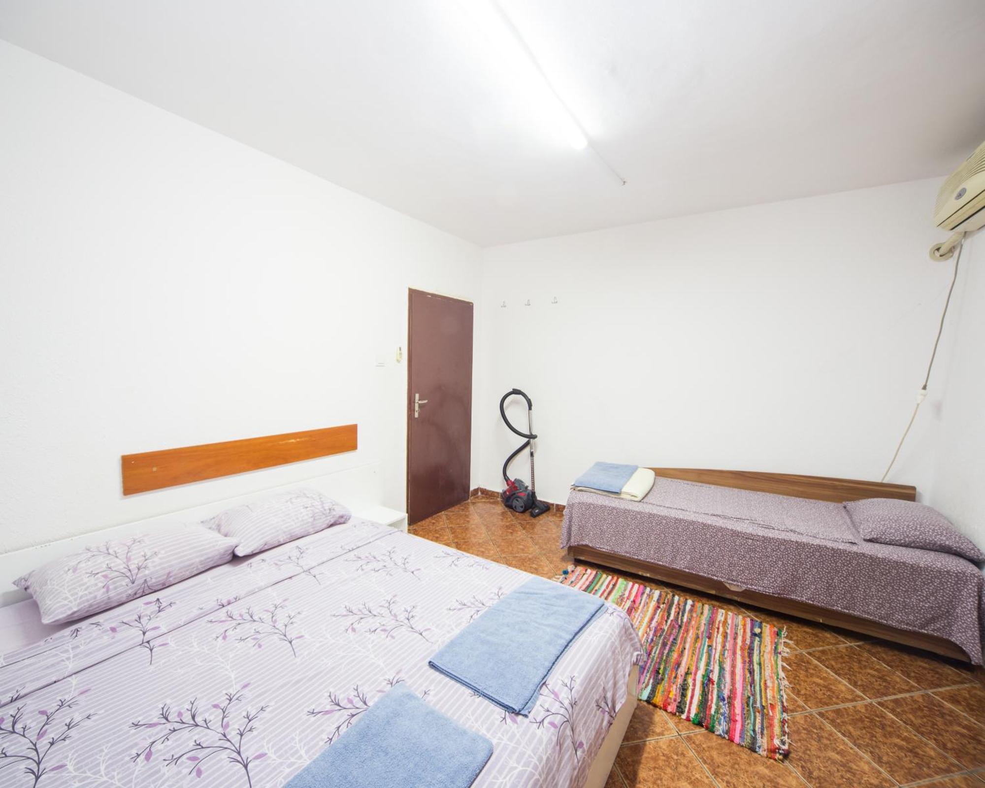 Апартаменты Center - Basic Flat - 10 Min To The Beach Бургас Экстерьер фото